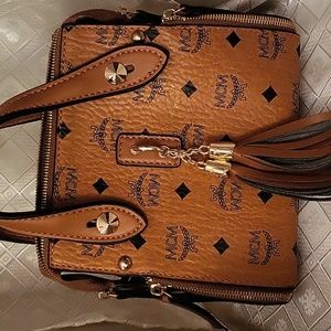 Crossbody purse